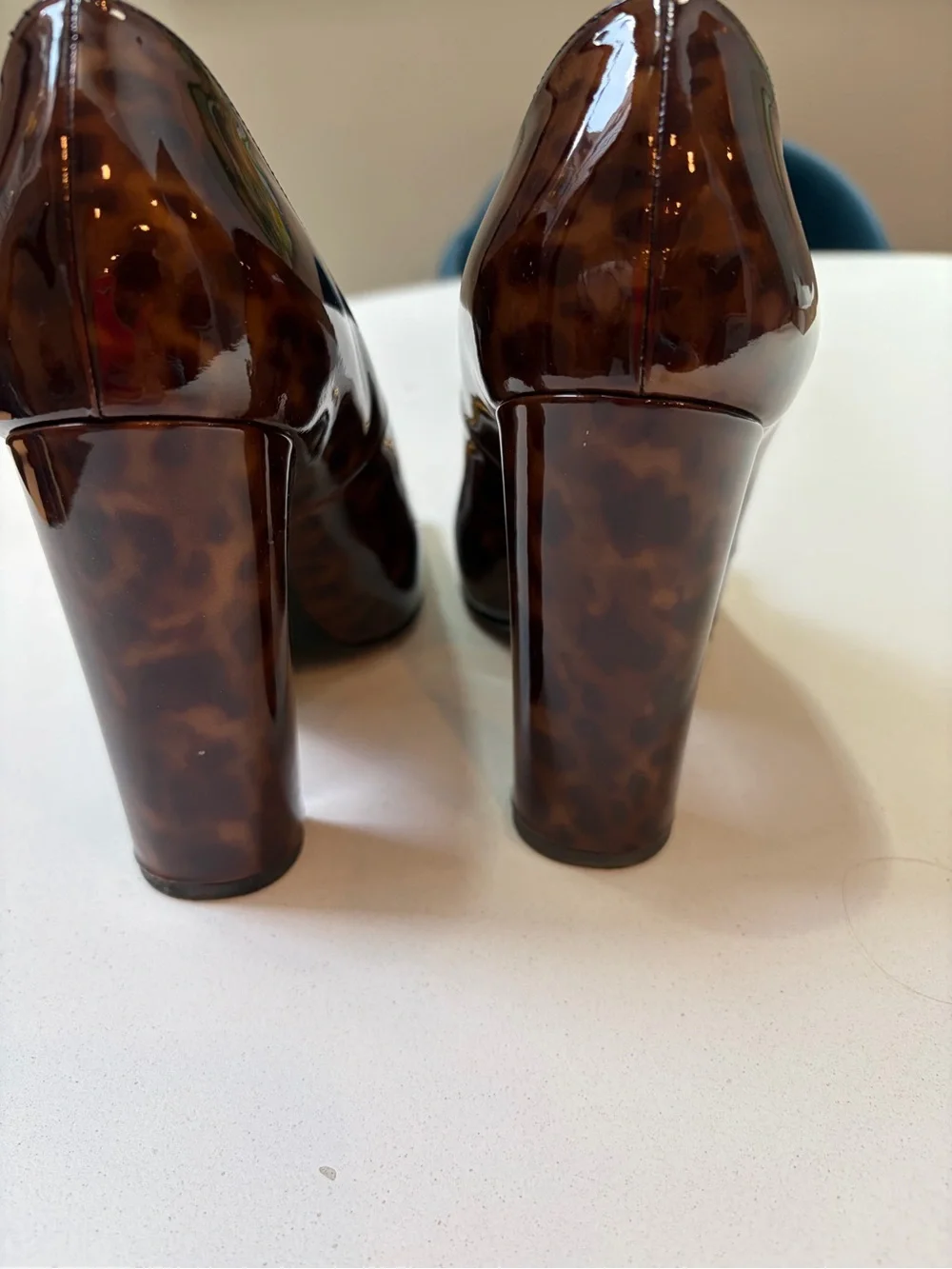 Saint Laurent Brown Tortoiseshell Patent Pumps with Gold Chain - Picture 6 of 10
